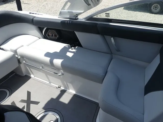 Slide: The Image of MasterCraft XT22 2021 - 16