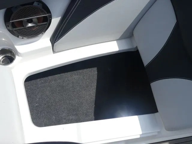 Slide: The Image of MasterCraft XT22 2021 - 22