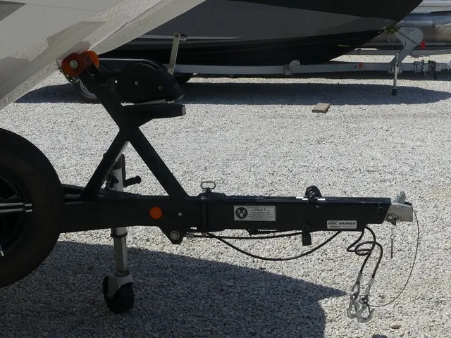 Slide: The Image of MasterCraft XT22 2021 - 8
