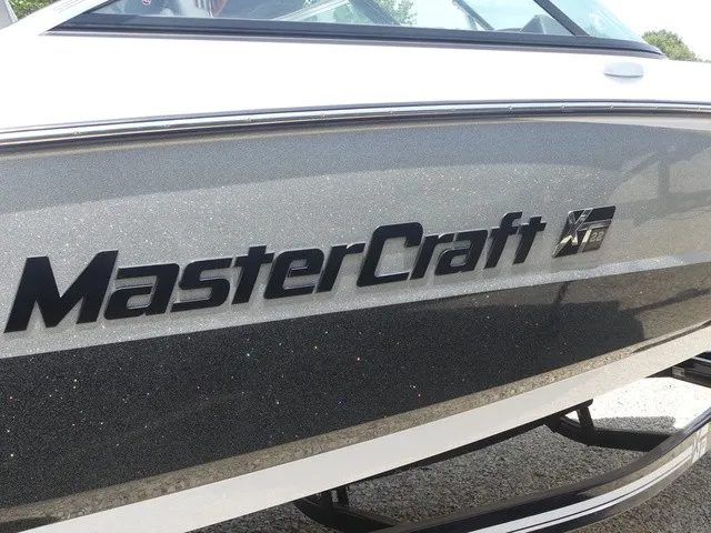 Slide: The Image of MasterCraft XT22 2021 - 10