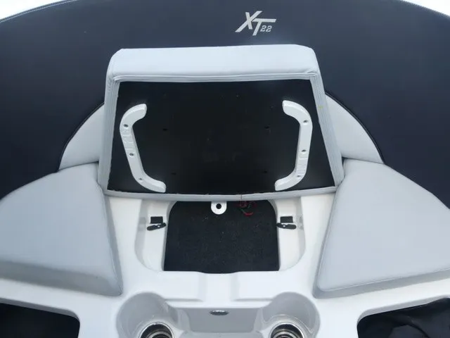 Slide: The Image of MasterCraft XT22 2021 - 21