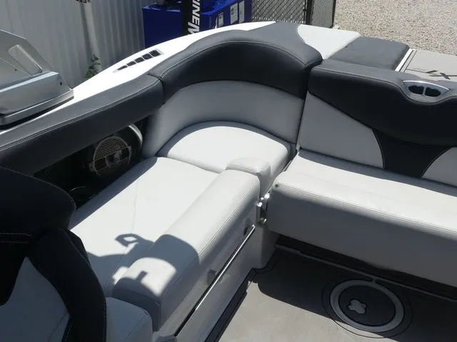 Slide: The Image of MasterCraft XT22 2021 - 14