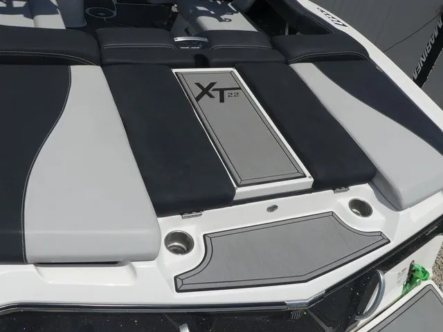 Slide: The Image of MasterCraft XT22 2021 - 27