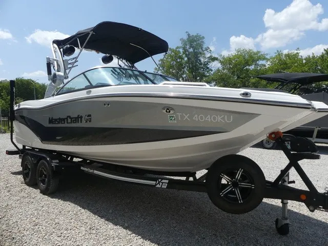 Slide: The Image of MasterCraft XT22 2021 - 6