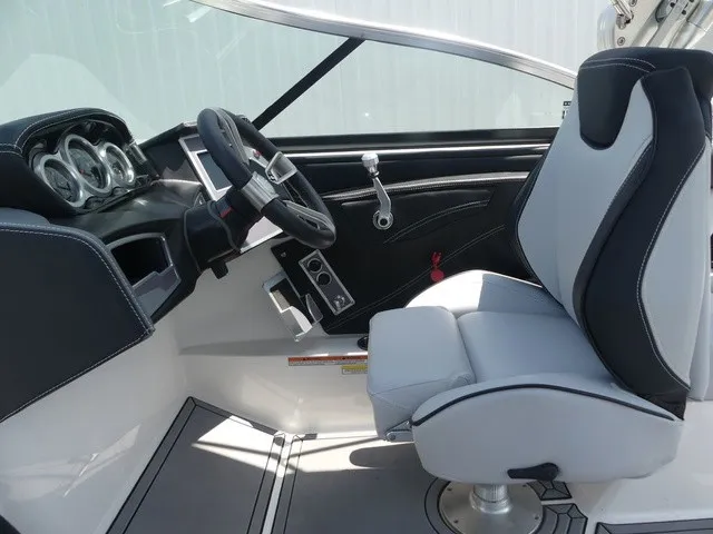 Slide: The Image of MasterCraft XT22 2021 - 17