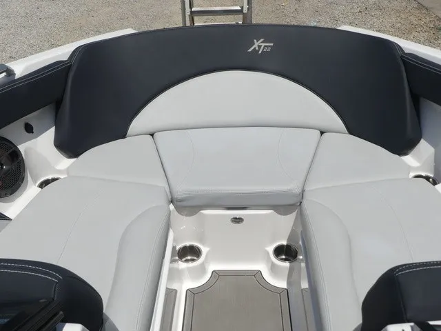 Slide: The Image of MasterCraft XT22 2021 - 13