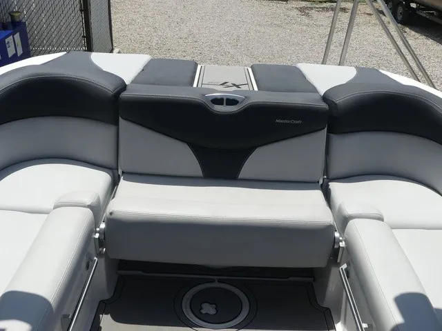 Slide: The Image of MasterCraft XT22 2021 - 15