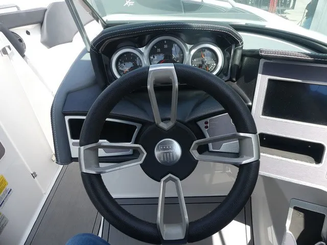 Slide: The Image of MasterCraft XT22 2021 - 18
