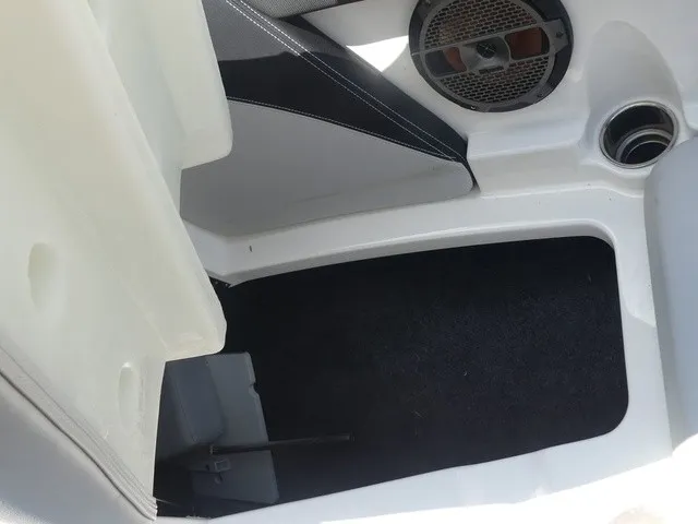 Slide: The Image of MasterCraft XT22 2021 - 23