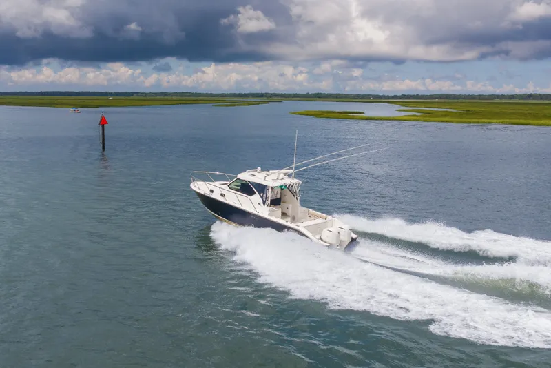 Slide: The Image of Pursuit OS 325 Offshore 2016 - 1