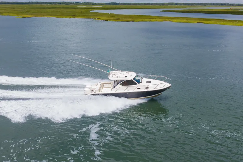 Slide: The Image of Pursuit OS 325 Offshore 2016 - 2