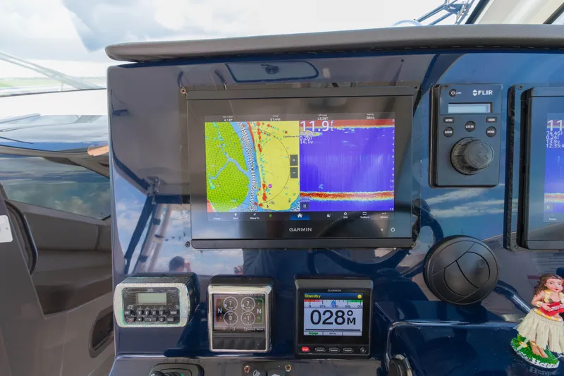 Slide: The Image of Pursuit OS 325 Offshore 2016 - 26