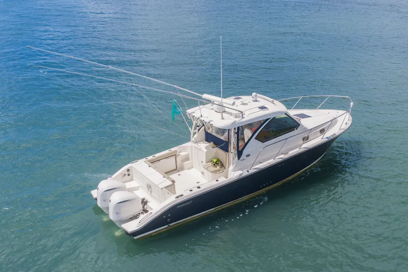 Slide: The Image of Pursuit OS 325 Offshore 2016 - 4