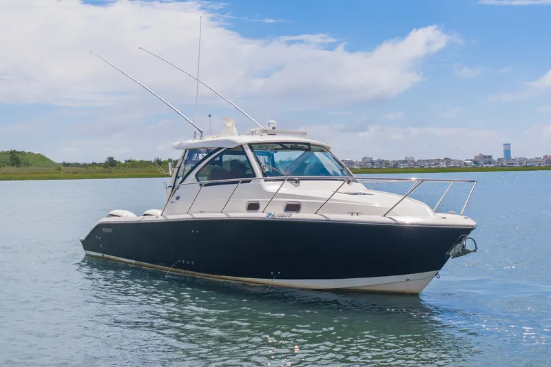 Slide: The Image of Pursuit OS 325 Offshore 2016 - 11