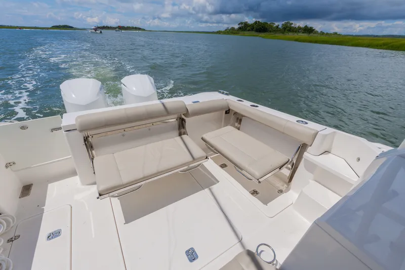 Slide: The Image of Pursuit OS 325 Offshore 2016 - 16