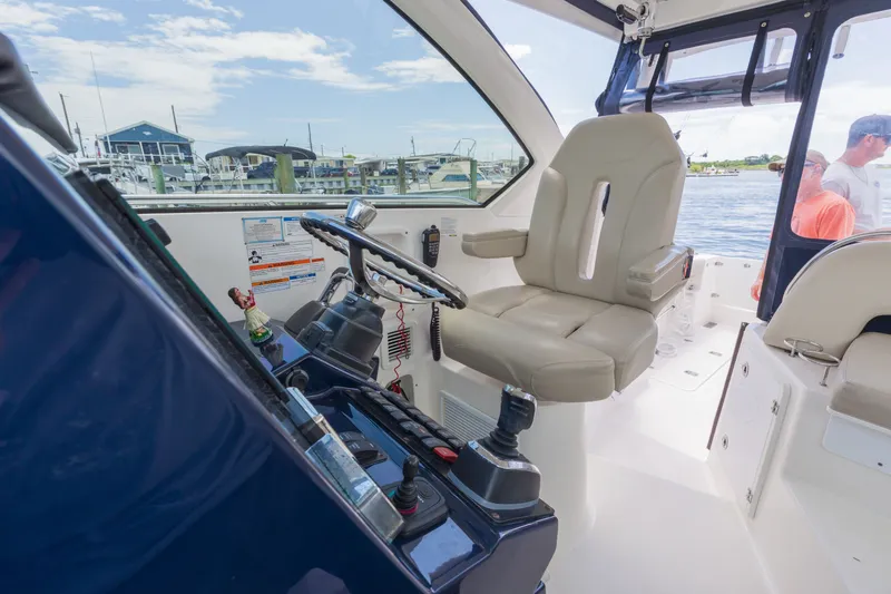Slide: The Image of Pursuit OS 325 Offshore 2016 - 23