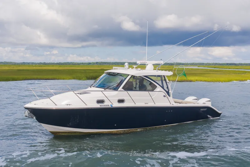 Slide: The Image of Pursuit OS 325 Offshore 2016 - 9
