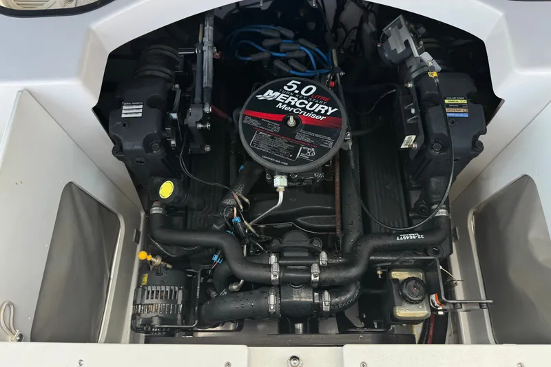 Slide: The Image of Engine compartment of a 2006 Four Winns 200 Horizon boat with a 5.0L Mercury MerCruiser. - 17