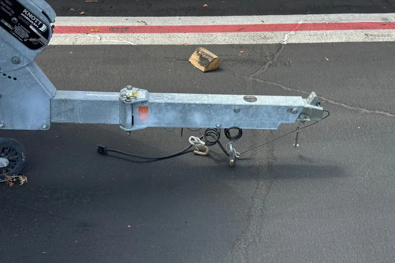 Slide: The Image of Trailer hitch of a 2006 Four Winns 200 Horizon boat on asphalt pavement. - 29
