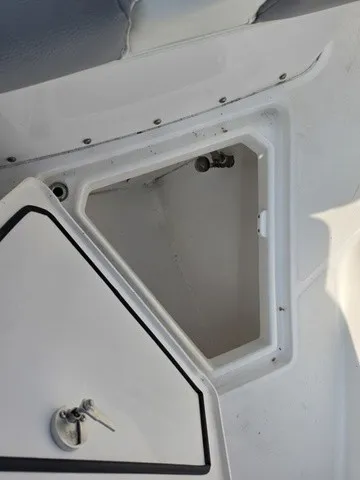 Slide: The Image of Everglades 255 Center Console 2017 - 14