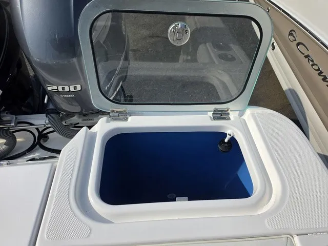 Slide: The Image of Everglades 255 Center Console 2017 - 17