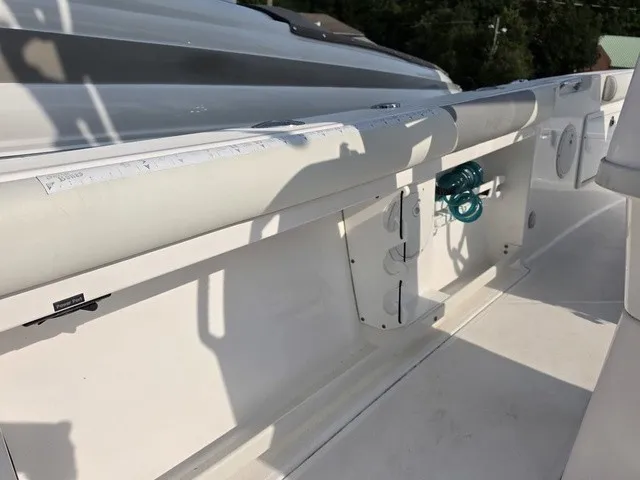 Slide: The Image of Everglades 255 Center Console 2017 - 16