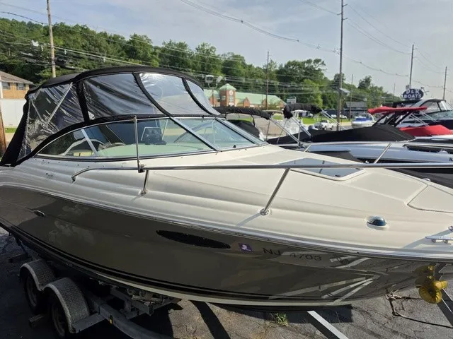 The Image of Sea Ray 215 Weekender 2006 - 1
