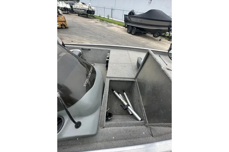 Slide: The Image of 2006 Bass Tracker Pro 17 boat interior with storage compartment open. - 13