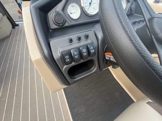 Slide: The Image of Bentley Pontoons Legacy Quad Swing Back 223 2026 - 15