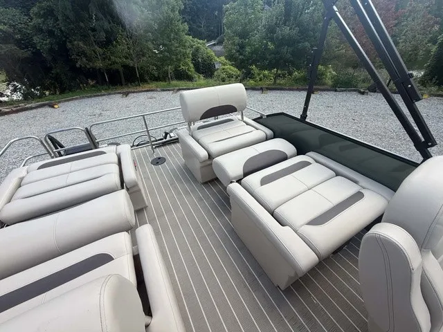 Slide: The Image of Bentley Pontoons Legacy Quad Swing Back 223 2026 - 9