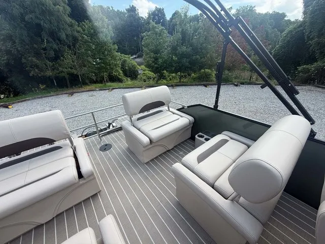 Slide: The Image of Bentley Pontoons Legacy Quad Swing Back 223 2026 - 6