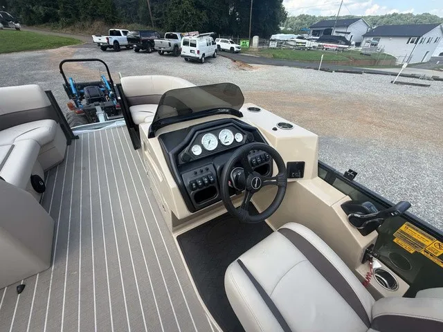 Slide: The Image of Bentley Pontoons Legacy Quad Swing Back 223 2026 - 19