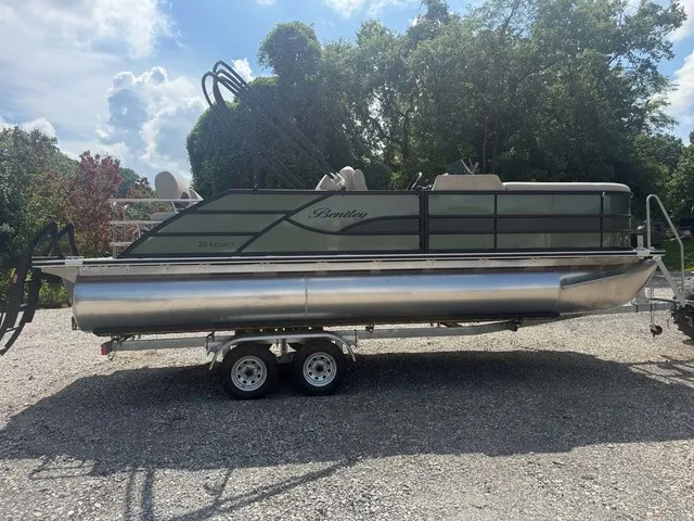 Slide: The Image of Bentley Pontoons Legacy Quad Swing Back 223 2026 - 4