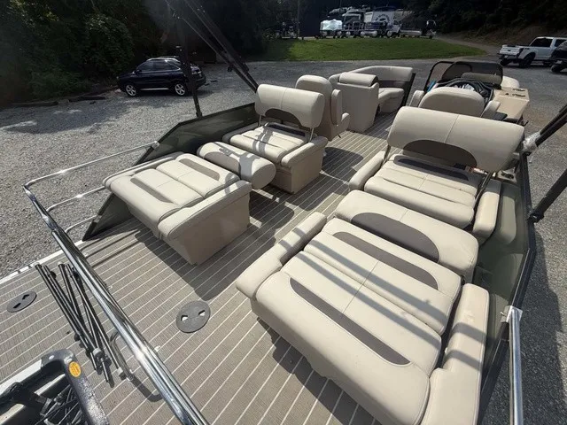 Slide: The Image of Bentley Pontoons Legacy Quad Swing Back 223 2026 - 24
