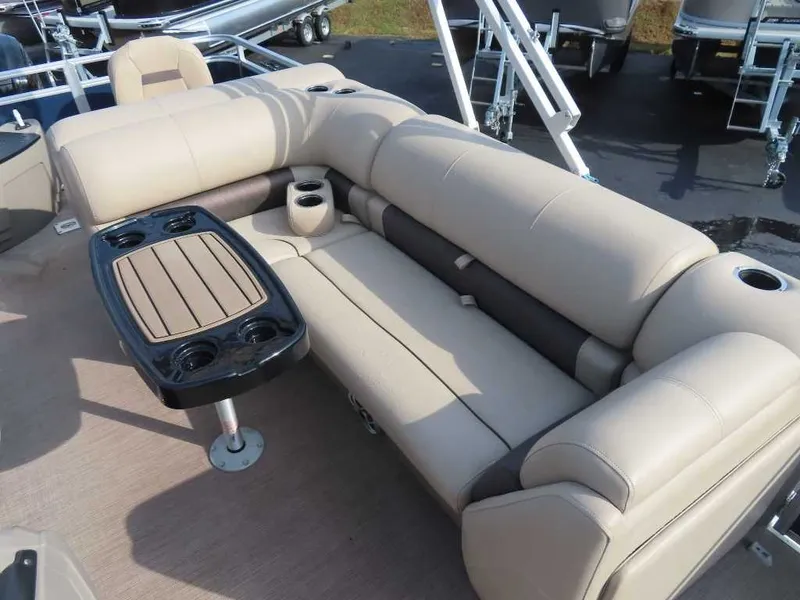 Slide: The Image of Sun Tracker Fishin' Barge 20 DLX 2024 - 14