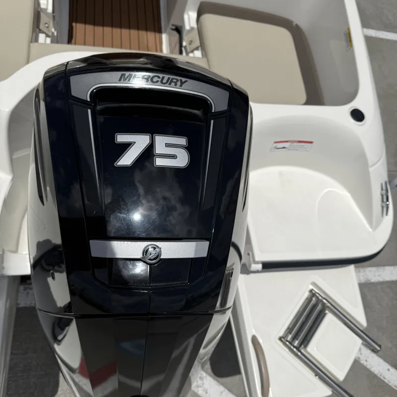 Slide: The Image of Bayliner E16 Element 2017 - 10