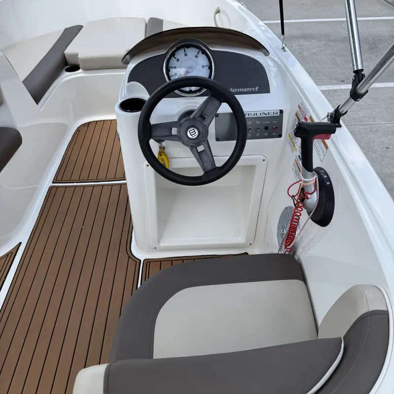 Slide: The Image of Bayliner E16 Element 2017 - 22