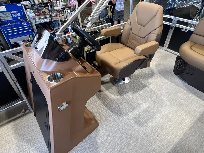Slide: The Image of Tahoe Sport 2180 Cruise & Honda 4-Stroke EFI 2026 - 9
