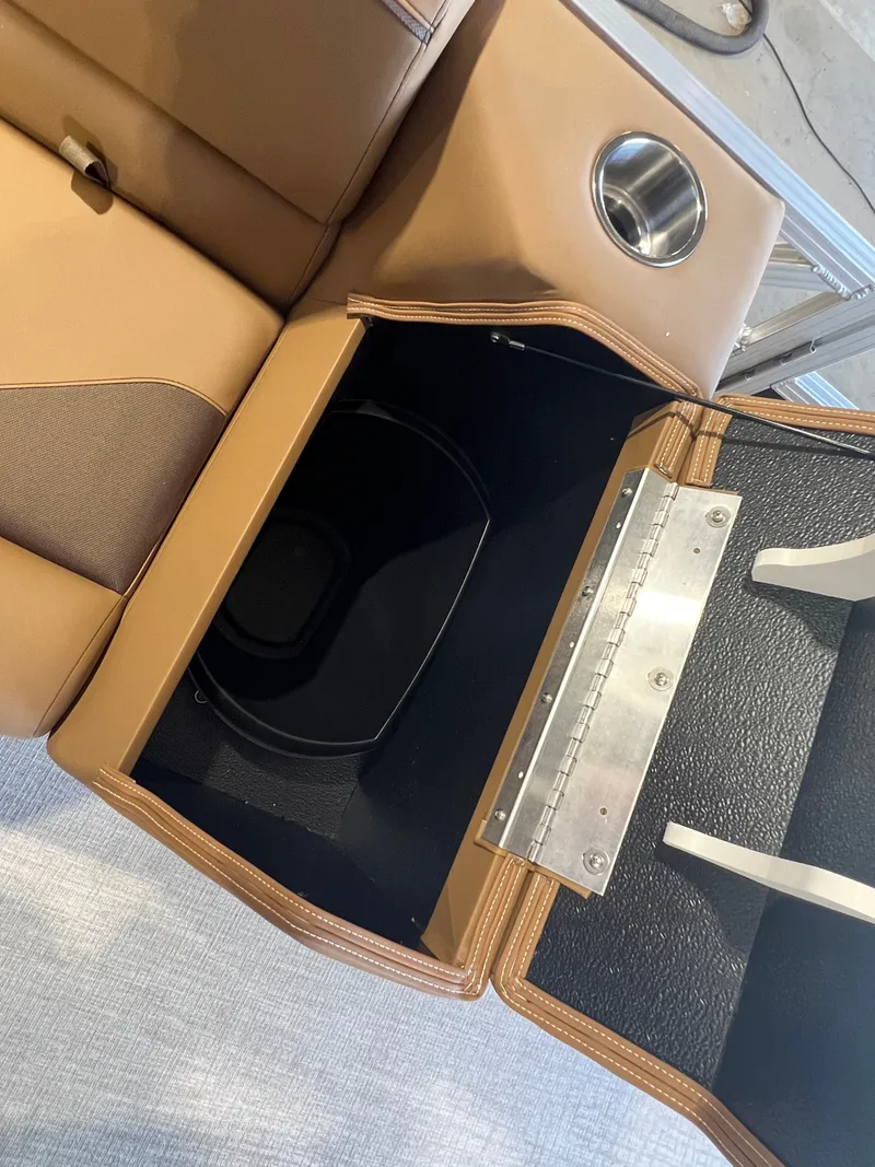 Slide: The Image of Tahoe Sport 2180 Cruise & Honda 4-Stroke EFI 2026 - 17