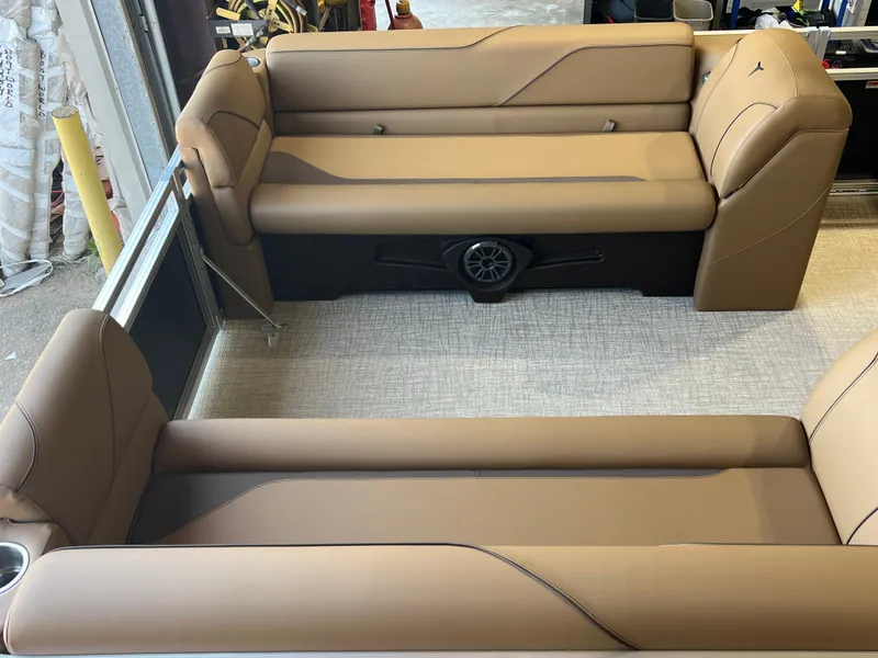 Slide: The Image of Tahoe Sport 2180 Cruise & Honda 4-Stroke EFI 2026 - 2