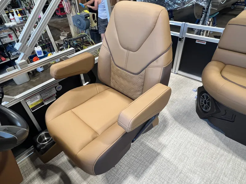 Slide: The Image of Tahoe Sport 2180 Cruise & Honda 4-Stroke EFI 2026 - 10