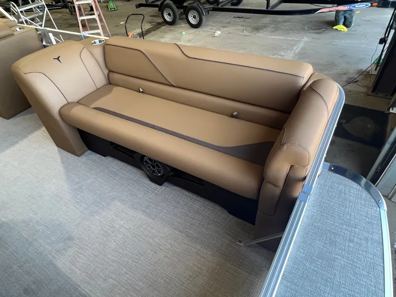 Slide: The Image of Tahoe Sport 2180 Cruise & Honda 4-Stroke EFI 2026 - 7