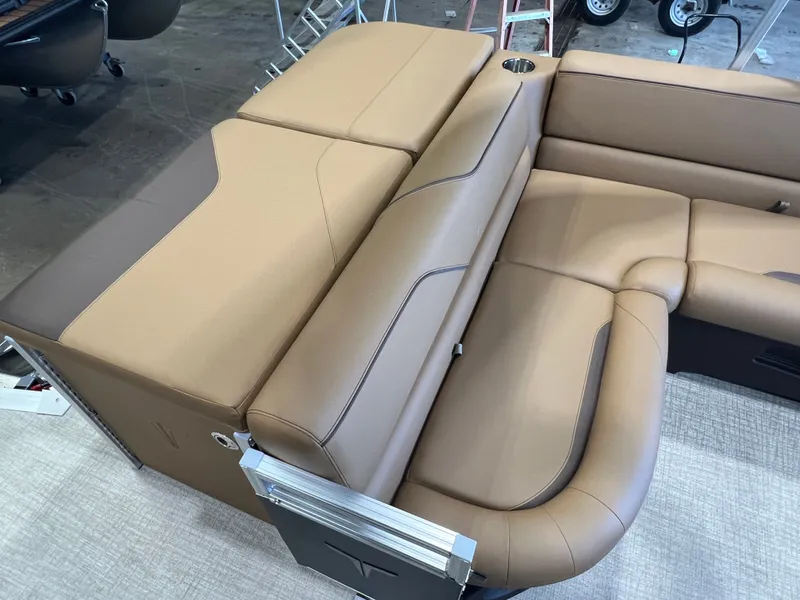 Slide: The Image of Tahoe Sport 2180 Cruise & Honda 4-Stroke EFI 2026 - 14