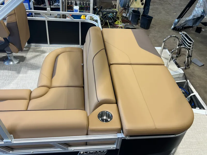 Slide: The Image of Tahoe Sport 2180 Cruise & Honda 4-Stroke EFI 2026 - 4