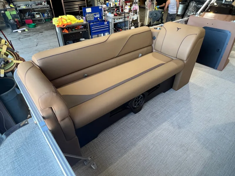 Slide: The Image of Tahoe Sport 2180 Cruise & Honda 4-Stroke EFI 2026 - 6