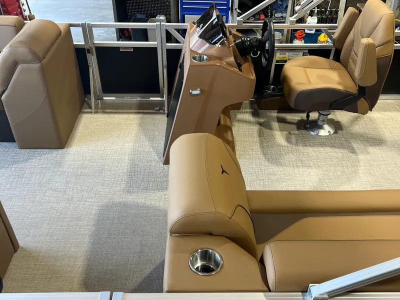 Slide: The Image of Tahoe Sport 2180 Cruise & Honda 4-Stroke EFI 2026 - 3