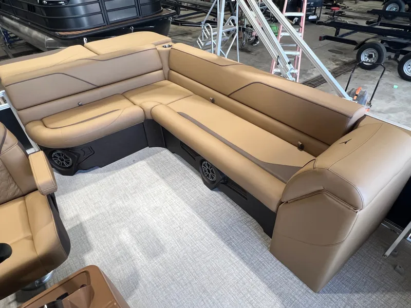 Slide: The Image of Tahoe Sport 2180 Cruise & Honda 4-Stroke EFI 2026 - 13