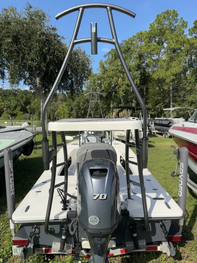 Slide: The Image of Spyder Flicker FX17 2024 - 28