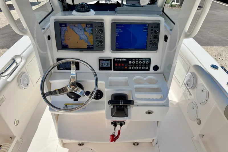 Slide: The Image of 2014 Everglades 255 Center Console dashboard with navigation screens and steering wheel. - 15