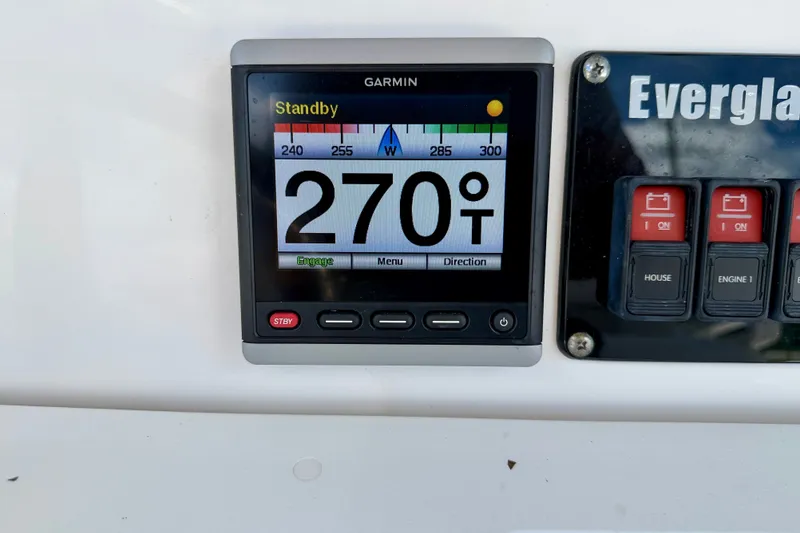 Slide: The Image of Garmin navigation display on 2014 Everglades 255 Center Console showing 270-degree heading. - 18